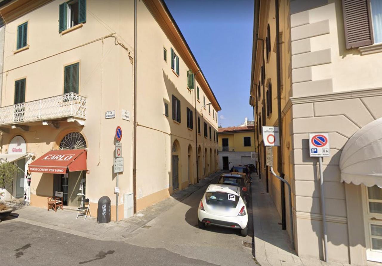 Grande Appartamento In Centro Pontedera Bagian luar foto